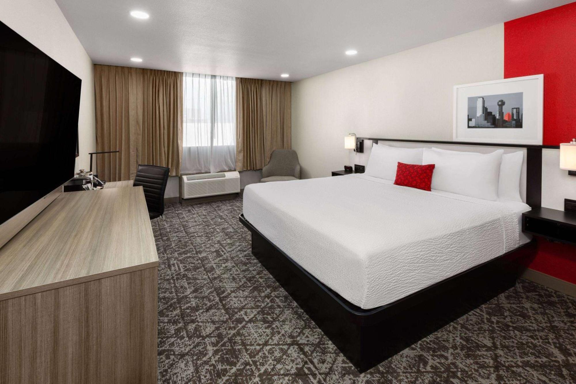 Ramada By Wyndham Dfw Airport Hotell Irving Exteriör bild
