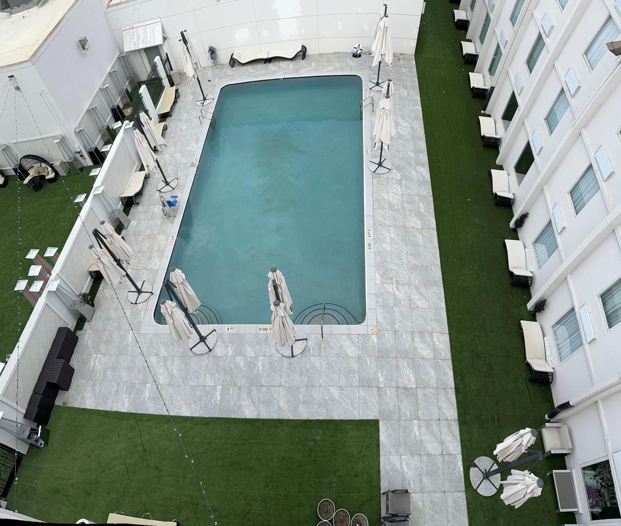 Ramada By Wyndham Dfw Airport Hotell Irving Exteriör bild